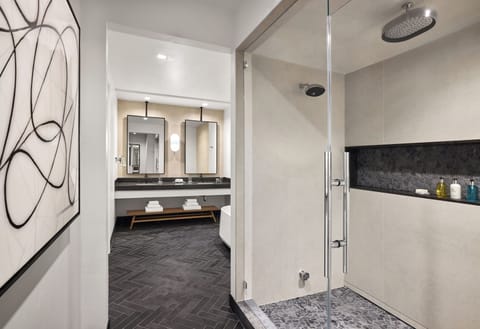 Yountville Suite, Newly Renovated | Bathroom | Combined shower/tub, jetted tub, designer toiletries, hair dryer