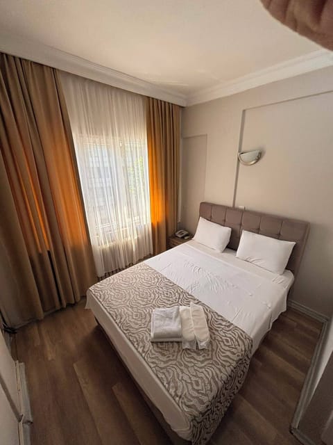 Double or Twin Room | Desk, WiFi (free)