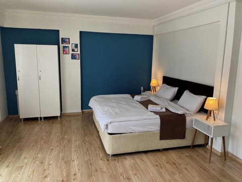 Economy Twin Room | Desk, laptop workspace, WiFi (free)