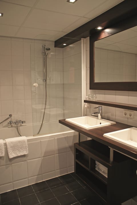 Eco-friendly toiletries, hair dryer, towels