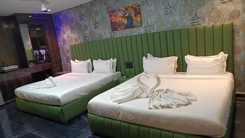Family Twin Room | Laptop workspace, iron/ironing board, WiFi (free), bed sheets