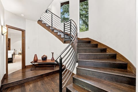 House, 5 Bedrooms | Interior