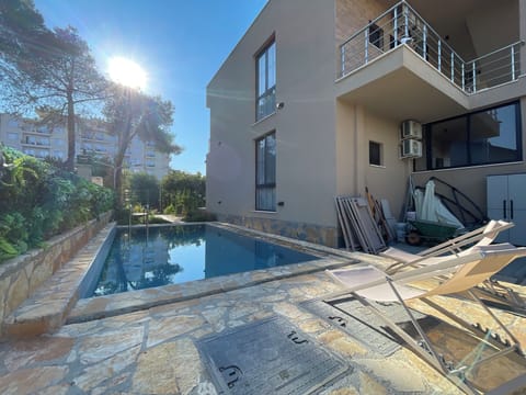 Deluxe Studio, Balcony, Garden View | Pool | Seasonal outdoor pool