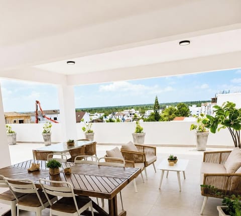 Comfort Condo, Balcony, Beach View | Outdoor dining