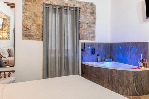 Family Apartment, 3 Bedrooms, Refrigerator & Microwave (Luxury Chianti Road - 3BR Free) | Interior