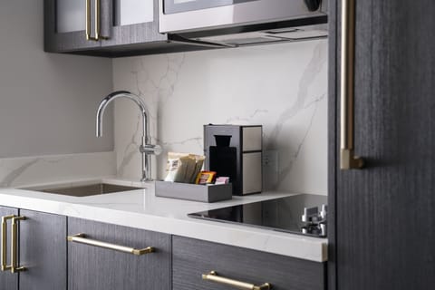 Premium bedding, in-room safe, desk, laptop workspace