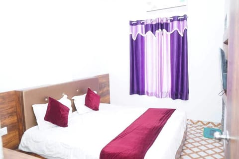 Deluxe Double Room | Desk, laptop workspace, blackout drapes, soundproofing