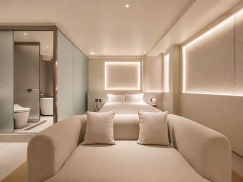 Deluxe Double Room | Blackout drapes, iron/ironing board (on request), WiFi (free)