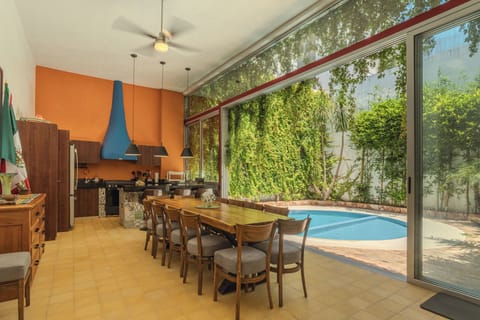 Family House | Dining