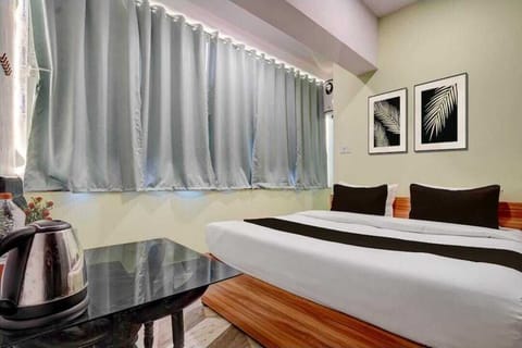 Deluxe Room | Rollaway beds (surcharge), bed sheets