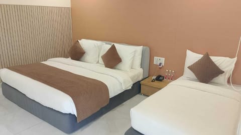 Luxury Double Room, Mountain View | Desk, WiFi (free)