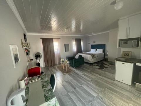 Apartment, Balcony | Desk, iron/ironing board, WiFi (free)