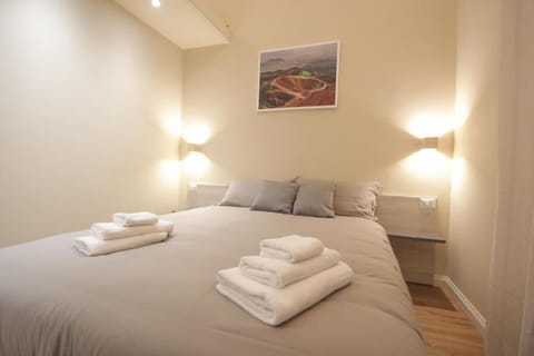 Double Room | Desk, iron/ironing board (on request), WiFi (free)