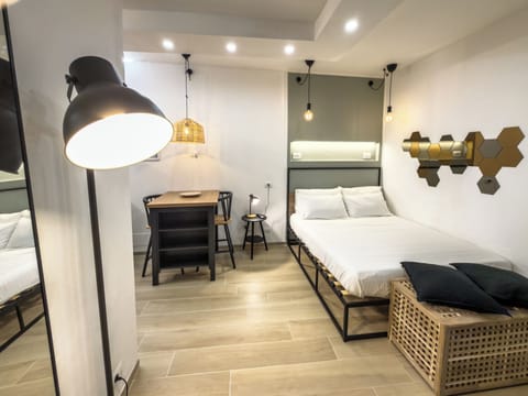 Studio Suite, Patio | WiFi (free)