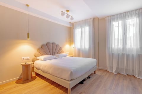 Desk, laptop workspace, soundproofing, iron/ironing board