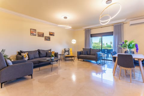 Apartment, 3 Bedrooms, Kitchen, City View | Living room | 38-inch TV with cable channels