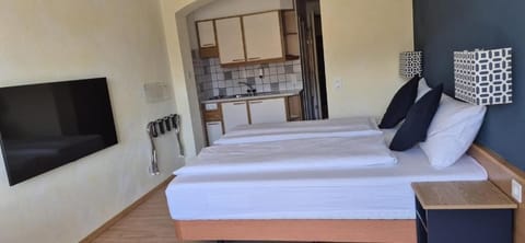 Standard Twin Room, Balcony, Lake View | In-room safe, WiFi (free)