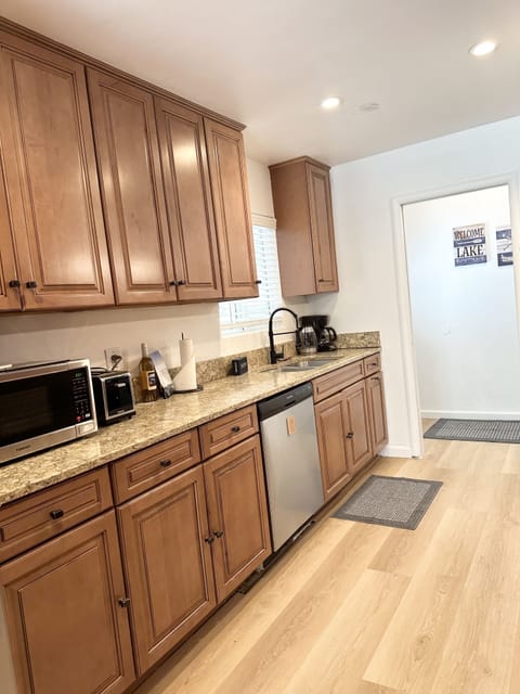 House, 3 Bedrooms | Private kitchen | Coffee/tea maker, fridge