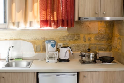 Apartment, 1 Bedroom | Private kitchen | Electric kettle