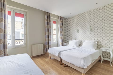 Triple Room | In-room safe, desk, iron/ironing board, free WiFi