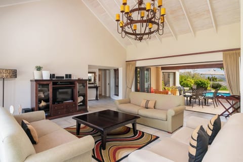 Comfort House, City View | Living area