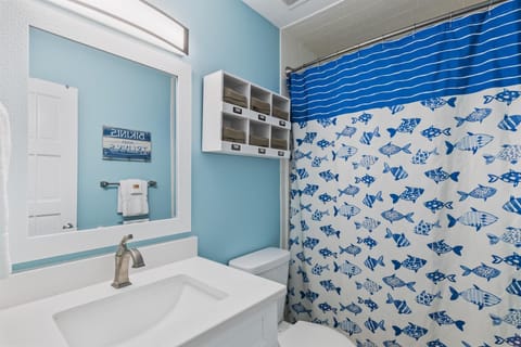 Condo, 1 King Bed with Sofa bed (Seafarer 108- The Peachy Pelican) | Bathroom