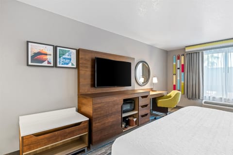 One King Bed, Non-Smoking (Hearing Accessories) | Desk, blackout drapes, iron/ironing board, rollaway beds