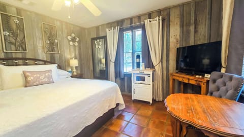 Studio, 1 King Bed, Pets Not Allowed, Garden View (Sonora) | 1 bedroom, individually decorated, individually furnished