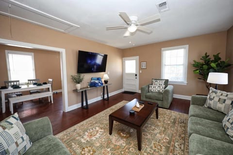 House, Multiple Beds, City View (Cotton Cottage) | Living area