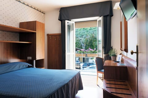 Classic Room, Hill View | In-room safe, iron/ironing board (on request), WiFi (free)
