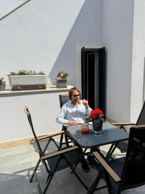 Apartment | Outdoor dining