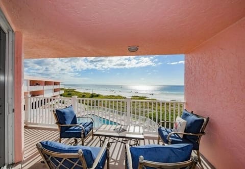 Condo, 2 Bedrooms | Property grounds