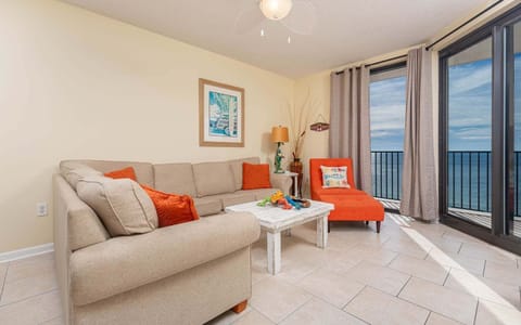 Condo, 2 Bedrooms | Living area