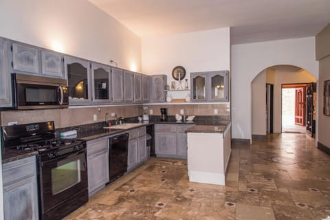 Classic Apartment, Beach View | Private kitchen
