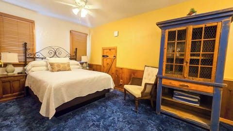 Condo, Multiple Beds, Pets Not Allowed, Garden View (Frio Suite) | 2 bedrooms, individually decorated, individually furnished