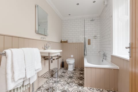 Standard Double or Twin Room, Ground Floor | Bathroom | Designer toiletries, hair dryer, towels