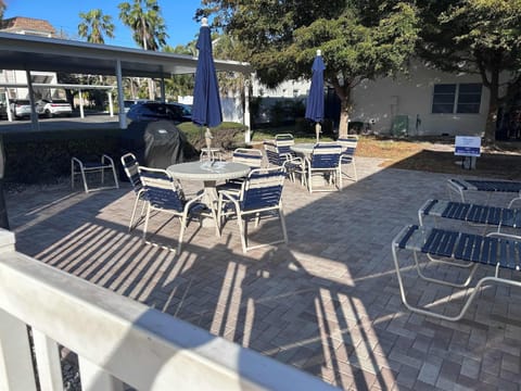 Comfort Condo | Outdoor dining