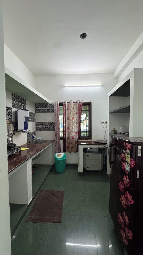 Deluxe Shared Dormitory, City View | Private kitchen