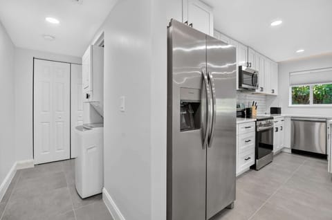 Apartment, Multiple Beds, Kitchen, Ocean View (Coveside Hideaway 2 ) | Laundry