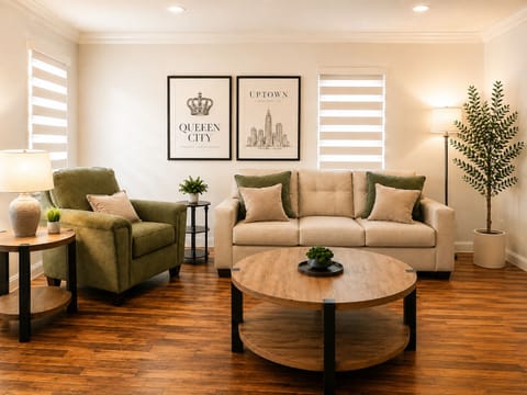 Luxury Apartment, Private Bathroom | Lounge