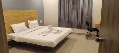 Desk, laptop workspace, iron/ironing board, WiFi (free)