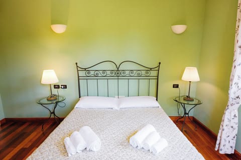 Comfort Double Room, Garden View | WiFi (free), bed sheets