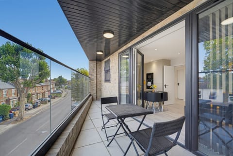 Family Apartment | Outdoor dining
