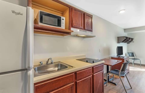 Standard Studio, 1 Queen Bed, Non Smoking, Refrigerator & Microwave | Private kitchen | Full-size fridge, microwave, stovetop, freezer