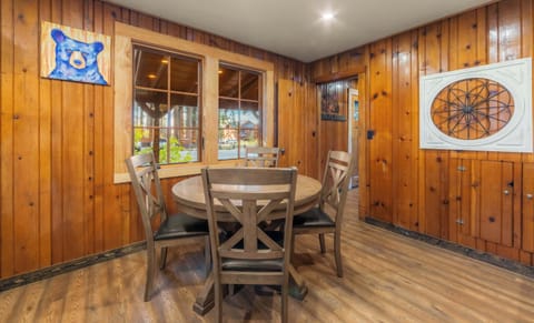 House, Multiple Beds, Mountain View (Bearfoot Cabin) | Dining