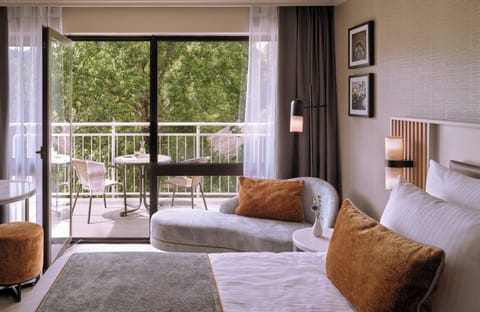 In-room safe, desk, soundproofing, iron/ironing board