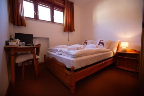 Standard Double Room | In-room safe, WiFi (free), bed sheets