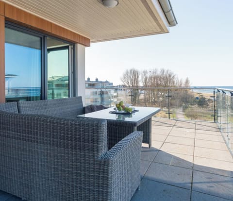 House | Outdoor dining