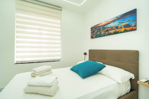 Basic Room, 1 Twin Bed | Soundproofing, iron/ironing board (on request), WiFi (free)