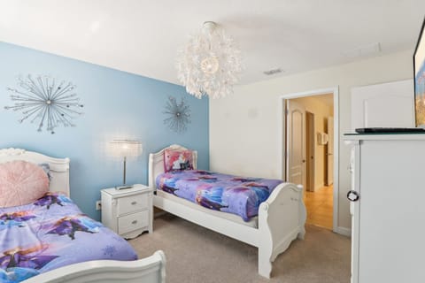 House | 8 bedrooms, high-speed internet